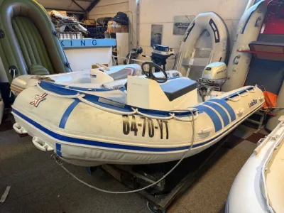 rubberboot in binnenruimte