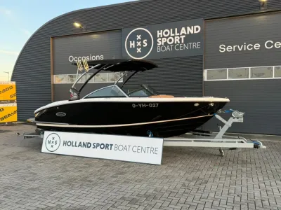 sportboot op trailer voor bootcenter