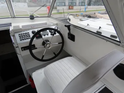 besturing en stoel in kajuit