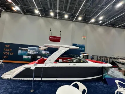 bowrider boot in binnenexpositie