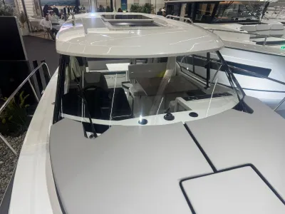 bovenaanzicht boeg en stuurhut