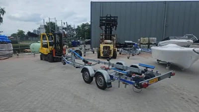 boottrailer op opslagterrein