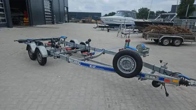 boottrailer op industrieterrein