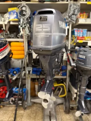 buitenboordmotor in winkel