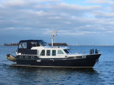 motorjacht op open water