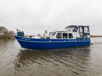 blauw jacht op water