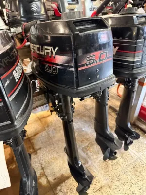 buitenboordmotor in opslagruimte