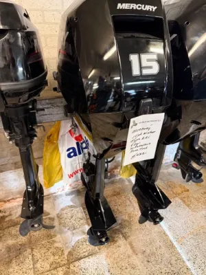 buitenboordmotor in opslagruimte