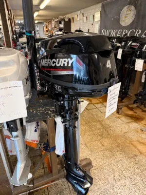 buitenboordmotor in winkelomgeving