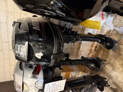 buitenboordmotor in opslagruimte