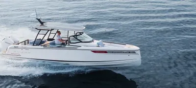 motorjacht op rustig water