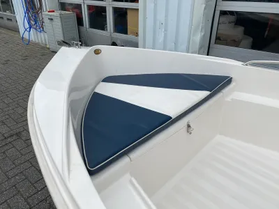 vooraanzicht zitbank van consoleboot