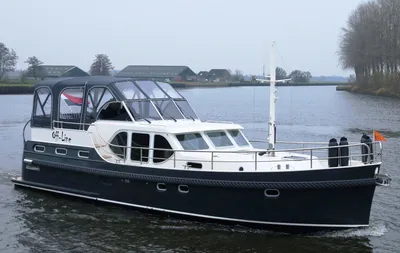 motorjacht op rustig water