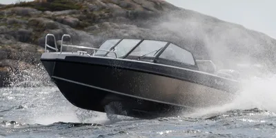 aluminium sportboot op open water