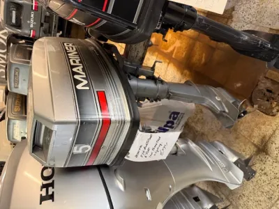 buitenboordmotor in magazijn