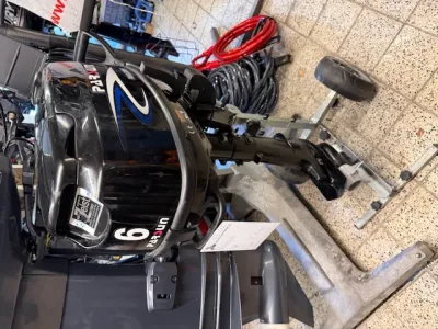 buitenboordmotor in werkplaats, kortstaart