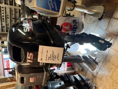 buitenboordmotor in werkplaats