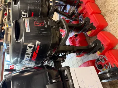 buitenboordmotoren in opslagruimte