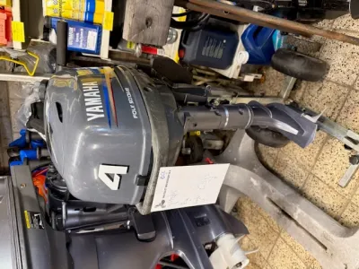 buitenboordmotor in opslagruimte