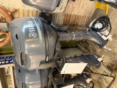 buitenboordmotor in opslagruimte