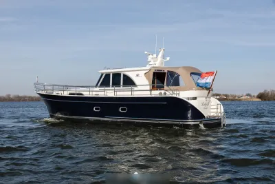 motorjacht op open water