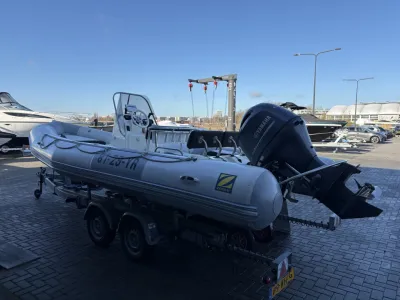 RIB op trailer bij jachthaven