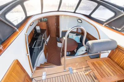 interieur met kombuis en zitkuip