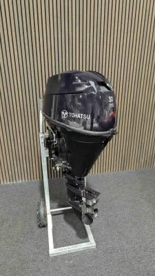 buitenboordmotor op standaard binnen