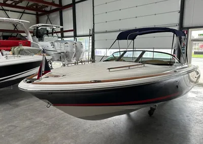 boot in binnenloods