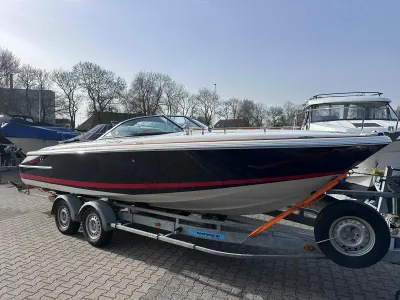 sportieve dagcruiser op trailer