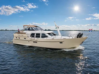 motorjacht op open water