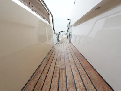 zijgangboord met teakdek en reling