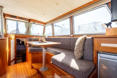 interieur van salon met zithoek