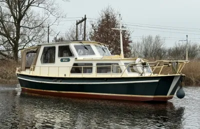 motorjacht op stil water