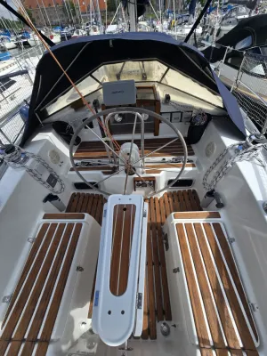 kuip en stuurstand van zeiljacht