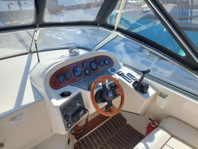 besturingsconsole van bootinterieur