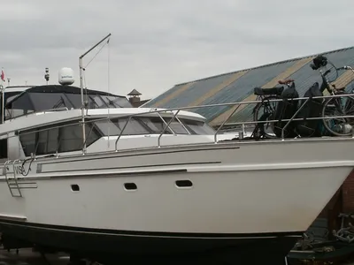 jacht op de wal bij werf