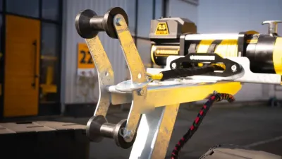 voorkant boottrailer met lier en rollen