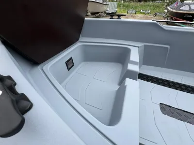 interieur van consoleboot, opbergvak