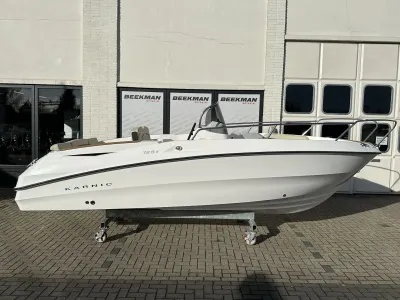 consoleboot buiten voor bedrijfsgevel