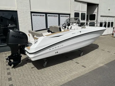 open consoleboot bij showroom