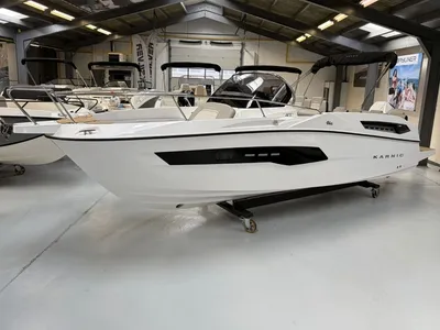motorboot in binnenshowroom