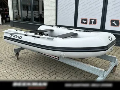 opblaasbare rib op bok voor winkelpand
