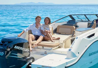 twee personen zittend op een boot