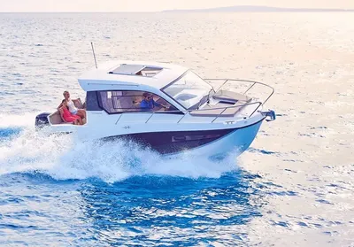 motorboot varend op open water