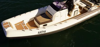 opblaasbare rib op open water