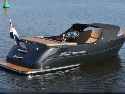 tenderboot op rustig water