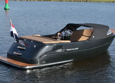 tender op rustig water