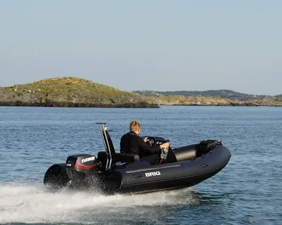 Opblaasbare RIB met bestuurder