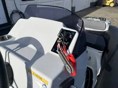 close-up van bedieningspaneel en ruit